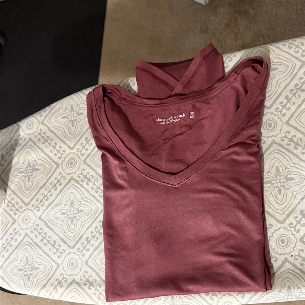 Abercrombie & Fitch Women's Maroon Short Sleeve Tee